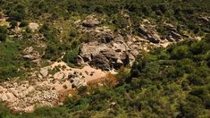Paso de las Tropas está ubicado en el Valle de Traslasierra, en la provincia de Córdoba, a unos 5 o 6 kilómetros del centro de Nono, sobre el río Chico. Paso de las Tropas está ubicado en el Valle de Traslasierra, en la provincia de Córdoba, a unos 5 o 6 kilómetros del centro de Nono, sobre el río Chico.