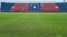 El campo de juego sufrió las inclemencias del tiempo. El campo de juego sufrió las inclemencias del tiempo.