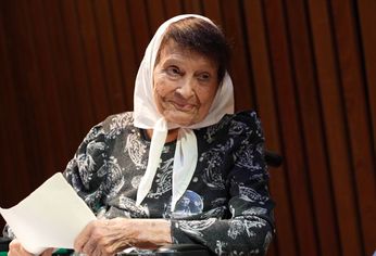 Taty Almeida, histórica referente de las Madres de Plaza de Mayo Línea Fundadora. Taty Almeida, histórica referente de las Madres de Plaza de Mayo Línea Fundadora.