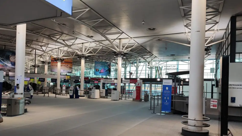 Los aeropuertos son: Brest