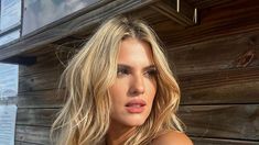 Los brillos marcaron tendencia en la temporada de verano y continúan manteniendo su vigencia. Los brillos marcaron tendencia en la temporada de verano y continúan manteniendo su vigencia.