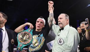 El mexicano ganó el galardón al Mejor Nocaut del Año.