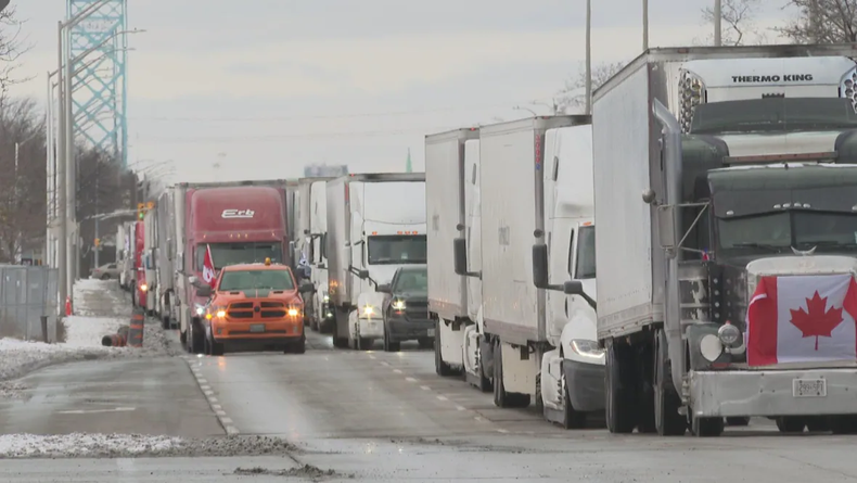 Canad caravana de camioneros en rechazo a la obligatoriedad de