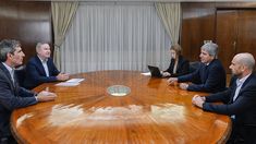 Luis Caputo encabezó el encuentro con JetSmart. Luis Caputo encabezó el encuentro con JetSmart.