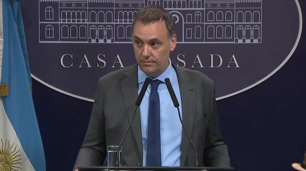 Manuel Adorni calificó de infiltrados a los militantes pagos en su acto de cierre de campaña: Fue armado