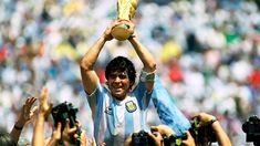 Maradona con la copa del mundo en 1986. Maradona con la copa del mundo en 1986.