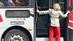 La imagen se tomó en las calles Faustino Allende y Roque Sáenz Peña. La imagen se tomó en las calles Faustino Allende y Roque Sáenz Peña.