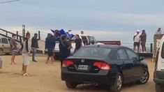 Un turista se negó a pagarle a un trapito y terminaron a las trompadas. Un turista se negó a pagarle a un trapito y terminaron a las trompadas.