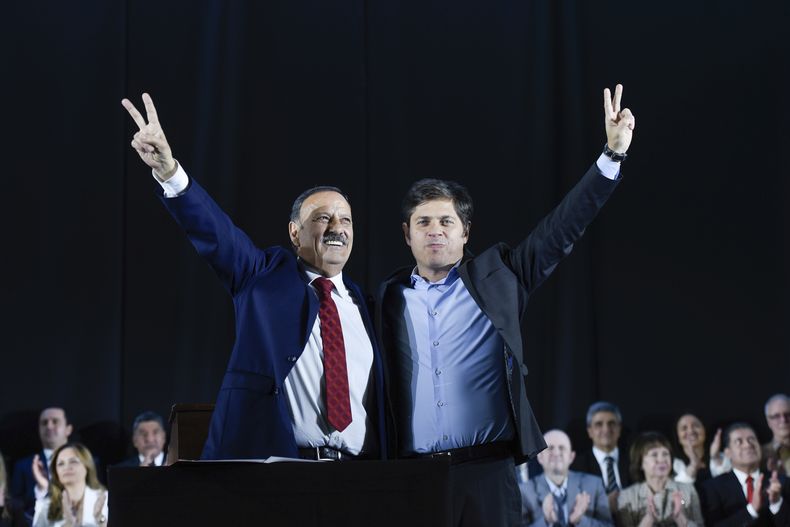 Quintela junto a Kicillof en la jura de la nueva Constitución.