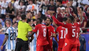 Roja para Embolo.