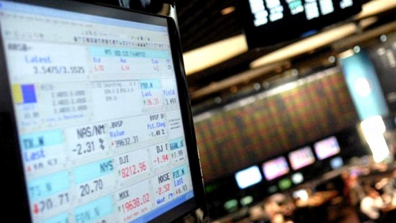 Hay expectativa por la cotización del dólar oficial y paralelo.