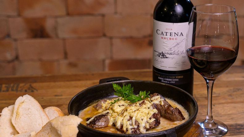 La clave está en buscar un equilibrio donde ni la carne opaque al vino ni viceversa.  