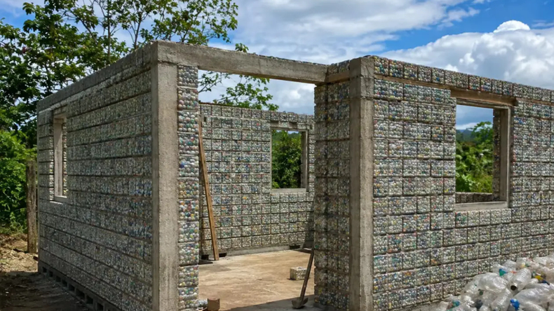Una mujer de Costa Rica logró construir su casa con materiales elaborados a partir de 7