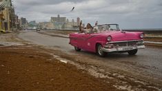 Cuba necesitaba el petróleo venezolano para mantener activa su economía. Cuba necesitaba el petróleo venezolano para mantener activa su economía.