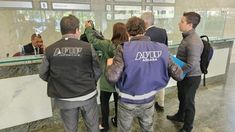 Enlas pesquisas intervinieron un total de 53 agentes entre la Unidad deInformación Financiera (UIF). Enlas pesquisas intervinieron un total de 53 agentes entre la Unidad deInformación Financiera (UIF).