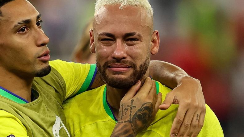 Neymar llorando tras la eliminación de Brasil en Qatar 2022.