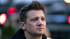 Jeremy Renner tiene una larga recuperación por delante.
