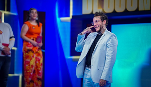 Caniggia condujo un programa de juegos producido por Boxfish para El Trece en 2023.