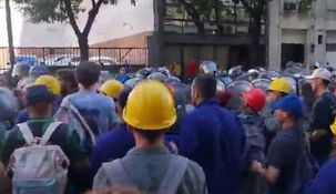 Tensión: cooperativas de AYSA reclamaron pagos adeudados y fueron reprimidos por la Policía