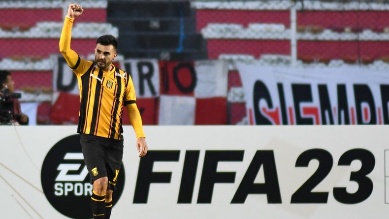 Triverio convirtió dos goles en el primer tiempo.