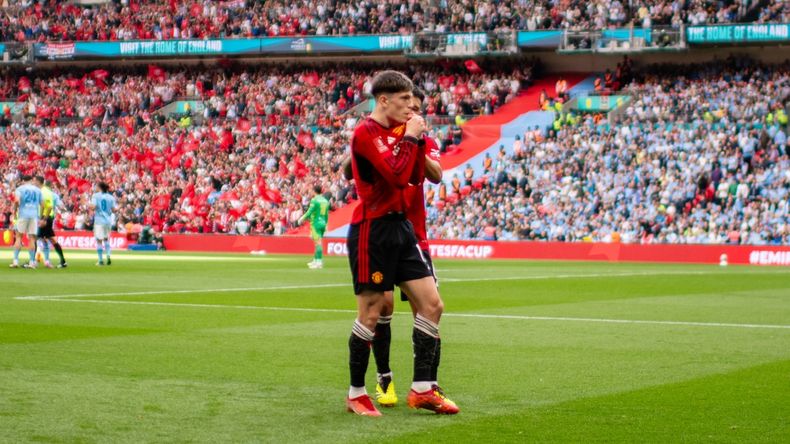 Los goles para el Manchester United fueron convertidos por Garnacho y Mainoo.&nbsp;