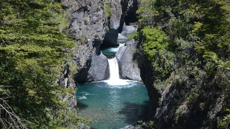 El Sendero El Bolsón se encuentra dentro del Parque Nacional Radal Siete Tazas.