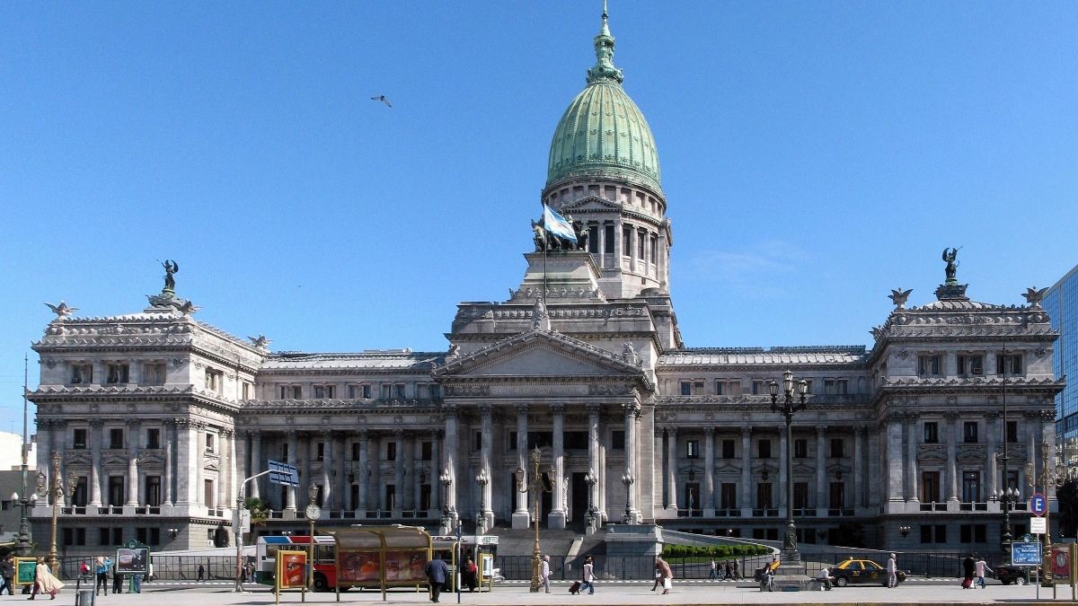 A puertas cerradas y sin transmisión: el oficialis