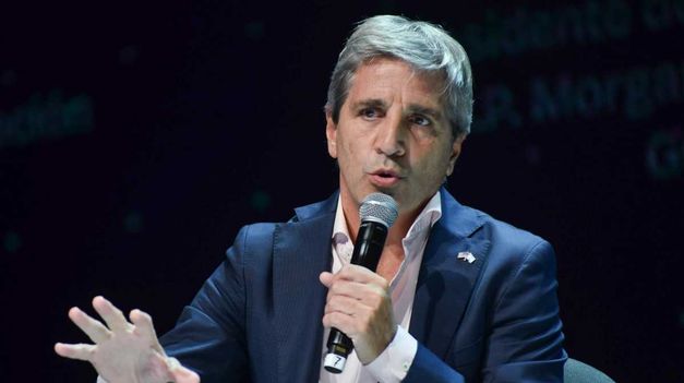 Luis Caputo vuelve a mostrar su rechazo a los 2x1 y a las promociones de las empresas.