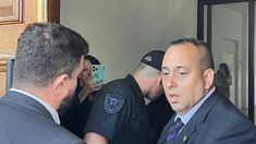 Policías en la puerta de la Secretaría de DDHH.