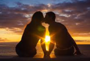 Ares y Raquel se reencontrarán en un verano en la Costa Brava en la que él volverá a conectar con su amada tras haberse ido a estudiar a Estocolmo. Lo que daban por sentado en su vinculo de pareja, se tambaleará al incorporarse nuevos rostros al escenario.&nbsp;