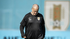 Marcelo Bielsa dejó de ser DT de Uruguay.
