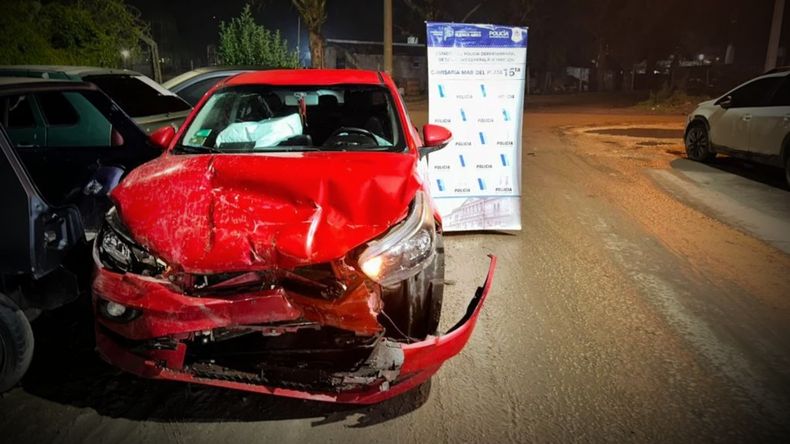 La fuga terminó con el auto robado chocado y tres detenidos de 19 y 20 años.&nbsp;