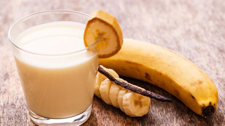 Este licuado no tiene muchos ingredientes, se puede adaptar a gusto, es fácil de elaborar y, por si fuera poco, también económico.