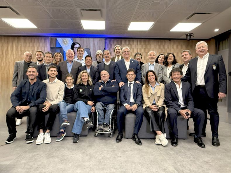 Reunión de autoridades del COA, ENARD, Diputados y exdeportistas.