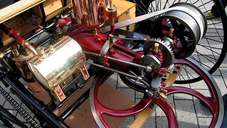 This is what one of the first engines developed by Karl Benz looked like.