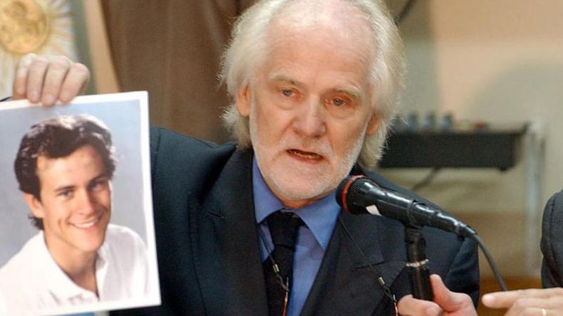 Juan Carlos Blumberg con la foto de su hijo.
