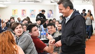 Sergio Massa en el centro de cómputos de Unión por la Patria.