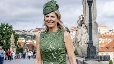 Junto a expertos en estilo, analizamos el sofisticado recogido que lució la reina Máxima en Praga y cómo el tono de su cabello sigue siendo un ícono atemporal de elegancia. Junto a expertos en estilo, analizamos el sofisticado recogido que lució la reina Máxima en Praga y cómo el tono de su cabello sigue siendo un ícono atemporal de elegancia.