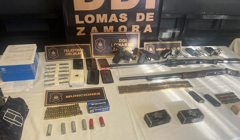 Las autoridades secuestraron varios elementos en el marco de la investigación.