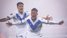 Brian Romero festeja con alma y vida el segundo gol de Vélez. Brian Romero festeja con alma y vida el segundo gol de Vélez.