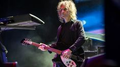Desde 1990, Perry Bamonte era una de las figuras claves de la banda británica The Cure por sus trabajos en la guitarra y el teclado.