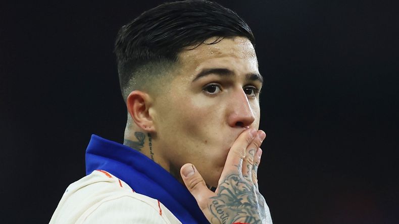 Enzo Fernández marcó el 1-0 del Chealsea ante el Aston Villa del Dibu Martínez.&nbsp;