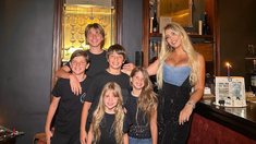 Wanda Nara se fue de vacaciones de invierno con sus cinco hijos. Wanda Nara se fue de vacaciones de invierno con sus cinco hijos.