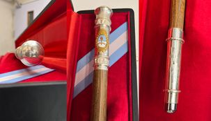 Pallarols confecciona el bastón presidencial argentino desde la vuelta democracia en 1983.