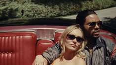 The Idol se centra en una joven estrella pop. The Idol se centra en una joven estrella pop.