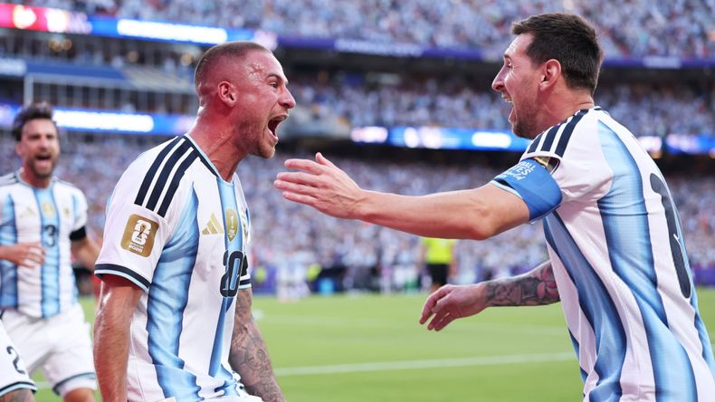 Messi asistió y Mac Allister la metió de cabeza para el 1-0.