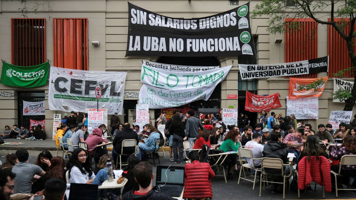 Universidades vuelven a las calles con clases abiertas para exigir la aplicación de la Ley de Financiamiento
