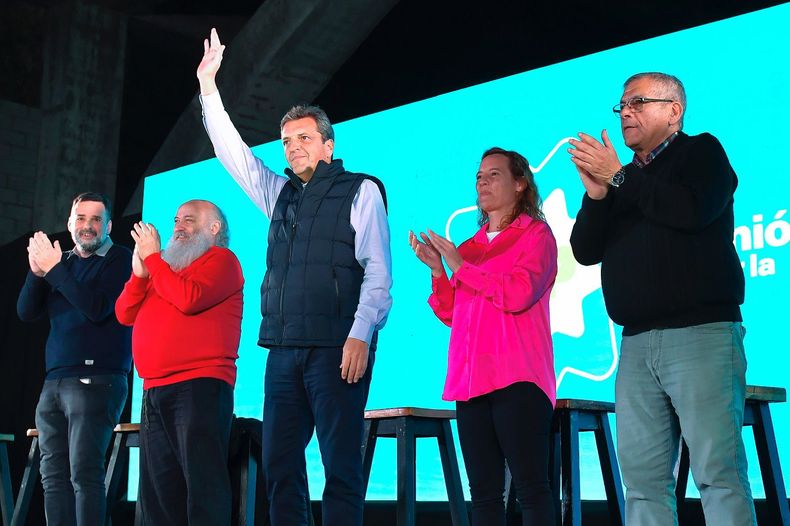 Sergio Massa encabeza un acto con movimientos sociales en Ferro