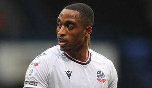 El movimiento brusco por el estornudo agravó las molestias de Victor Adeboyejo. El movimiento brusco por el estornudo agravó las molestias de Victor Adeboyejo.