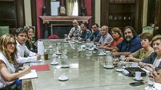 La provincia de Buenos Aires y los gremios docentes acordaron un aumento salarial del 40% La provincia de Buenos Aires y los gremios docentes acordaron un aumento salarial del 40%